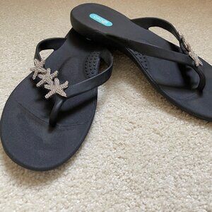 LIKE NEW! OKA b. black rhinestone silver starfish flip flops sandals, sz 8